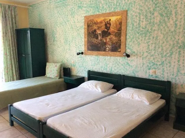 Nikos Victoria Skiathos Town