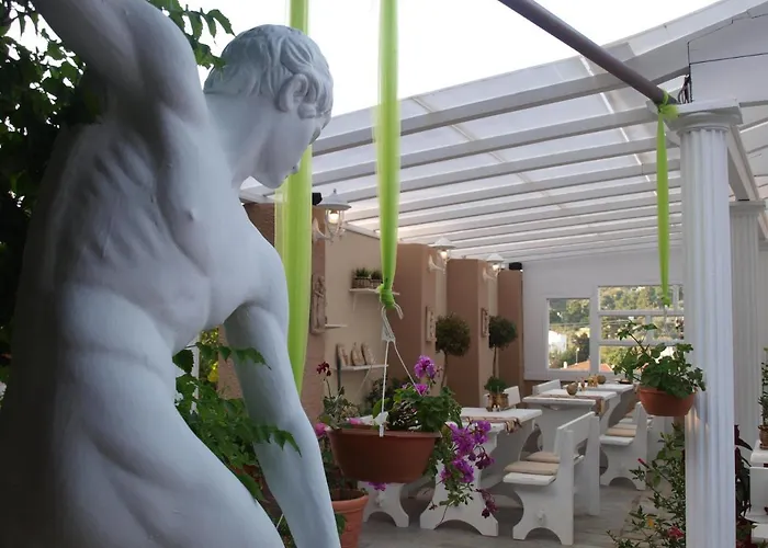 Nikos Victoria 3* Skiathos Town